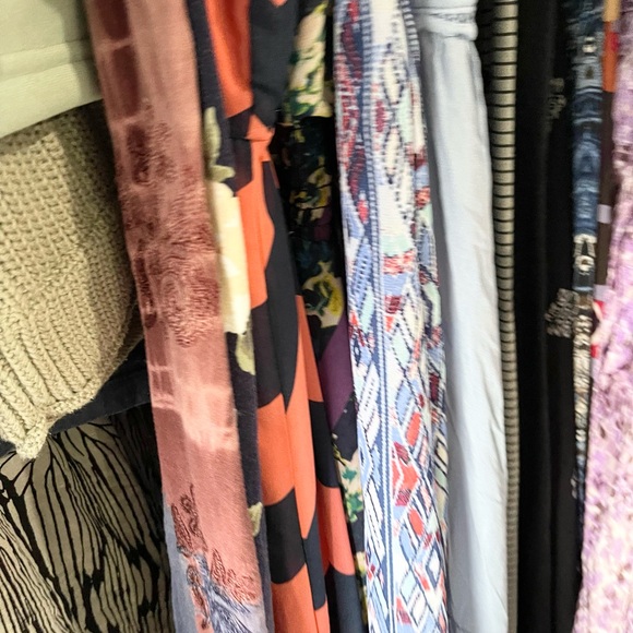 Resellers Mystery Box - Bundle of Women’s Resale Clothing - 5lbs - Picture 8 of 15